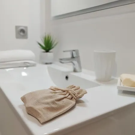 Kiara - By Foot Terrace Isolella - By Tgb *