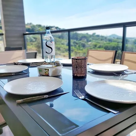 Kiara - By Foot Terrace Isolella - By Tgb *