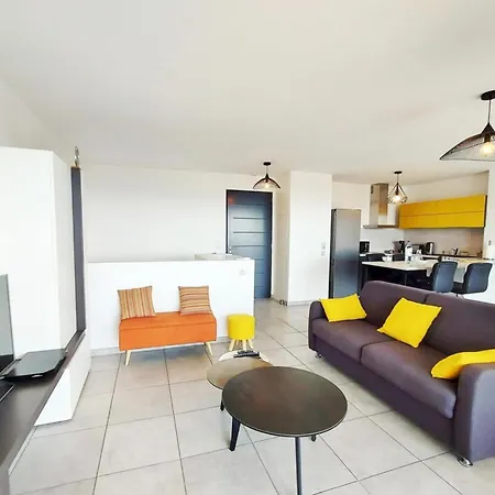 Kiara - By Foot Terrace Isolella - By Tgb Pietrosella