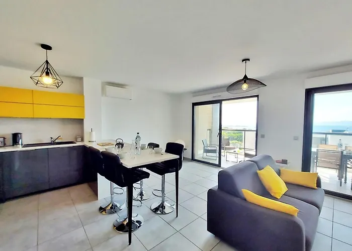 Kiara - By Foot Terrace Isolella - By Tgb Appartement *