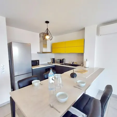 Kiara - By Foot Terrace Isolella - By Tgb *