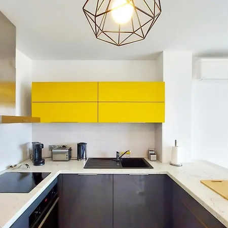 Kiara - By Foot Terrace Isolella - By Tgb