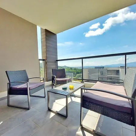 Kiara - A Pied, Terrasse, Isolella - By Tgb *