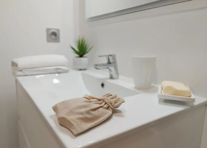 Kiara - By Foot Terrace Isolella - By Tgb *