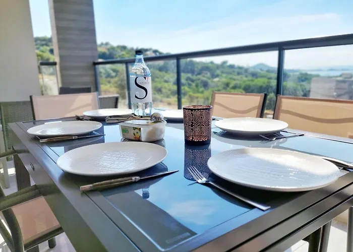 Kiara - By Foot Terrace Isolella - By Tgb *