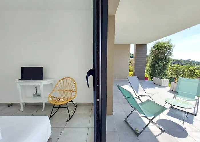 Kiara - By Foot Terrace Isolella - By Tgb Pietrosella