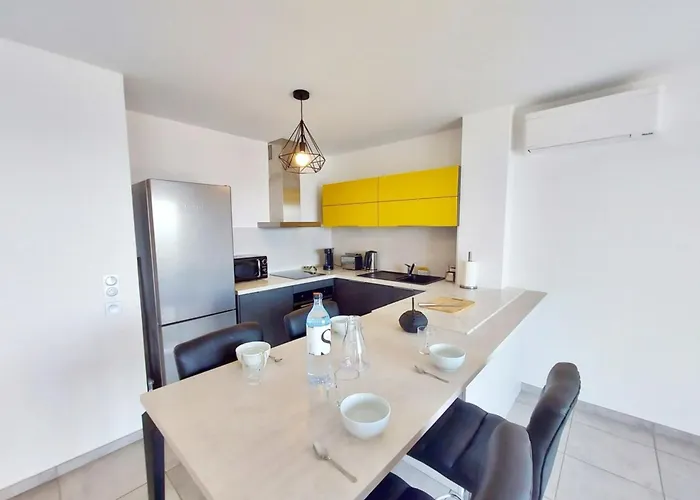 Kiara - By Foot Terrace Isolella - By Tgb *